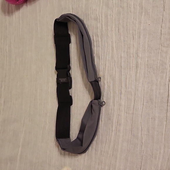 Sports belt for running or traveling grey and black - Picture 2 of 9
